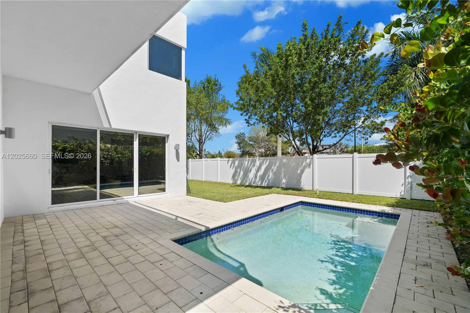 9915 NW 75th St Doral, FL 33178