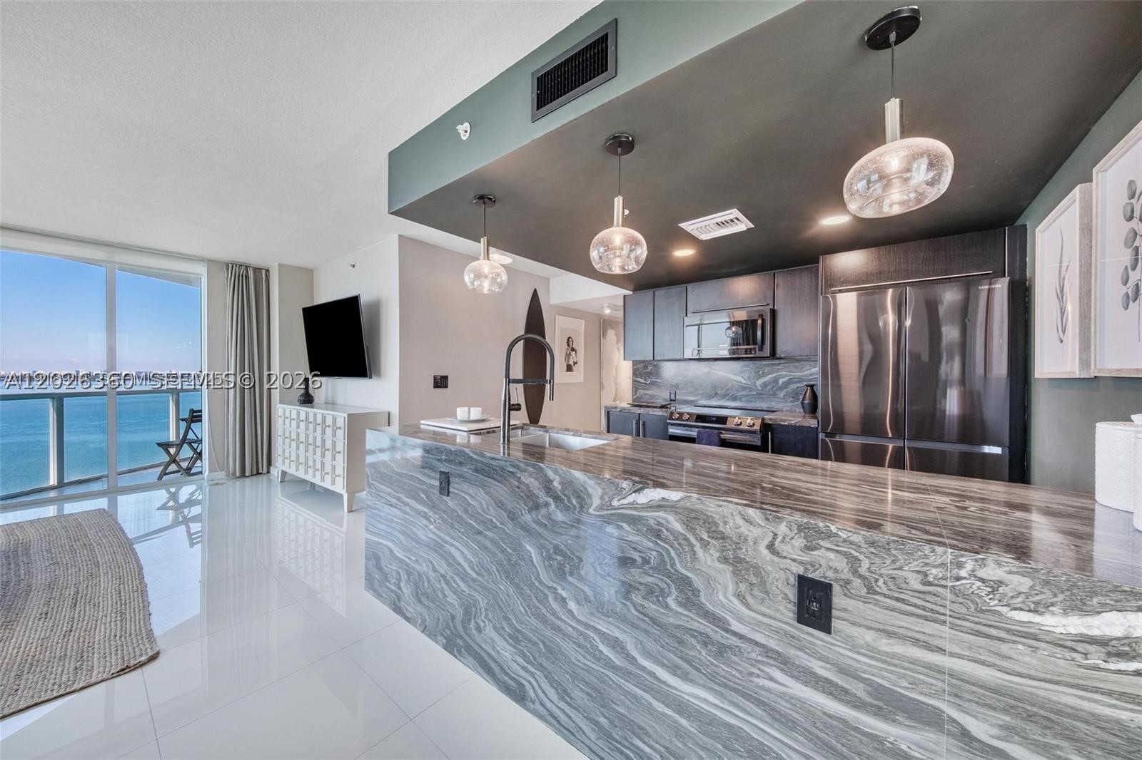 image Onyx on the Bay14