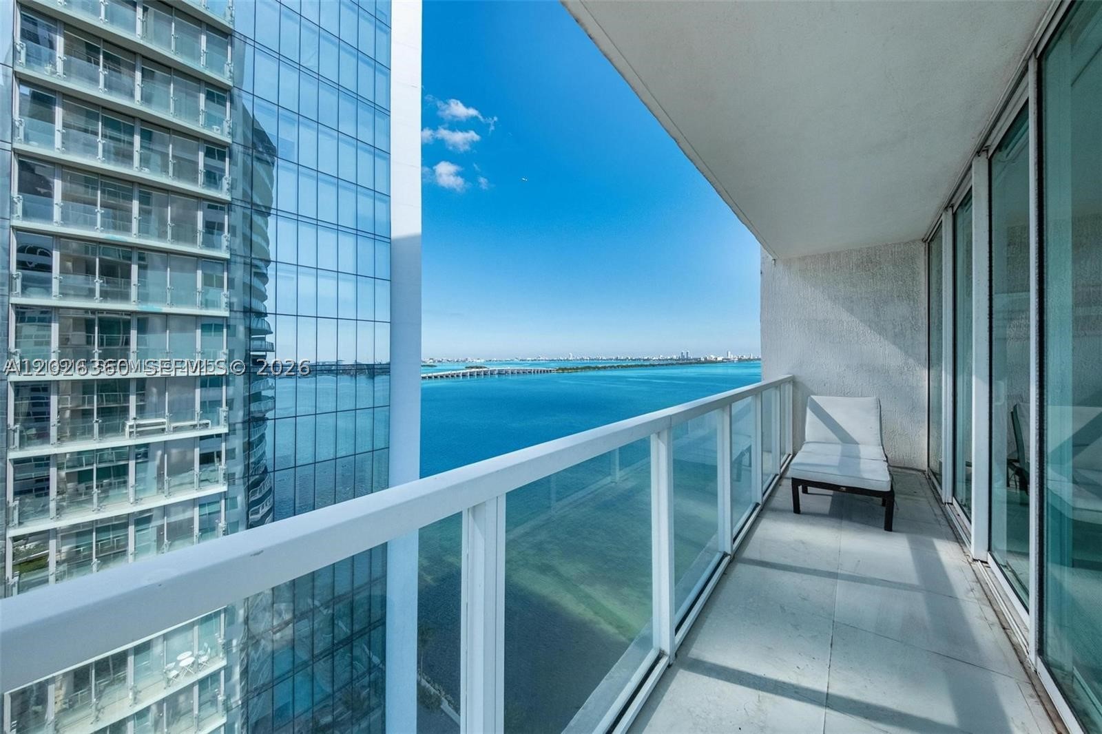 image Onyx on the Bay24