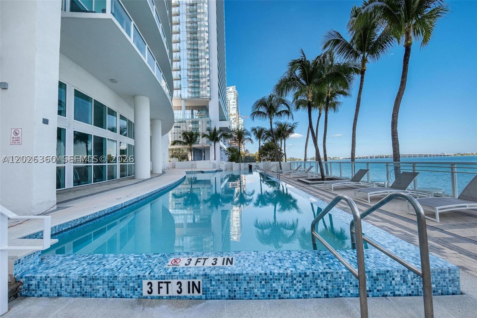 image Onyx on the Bay44