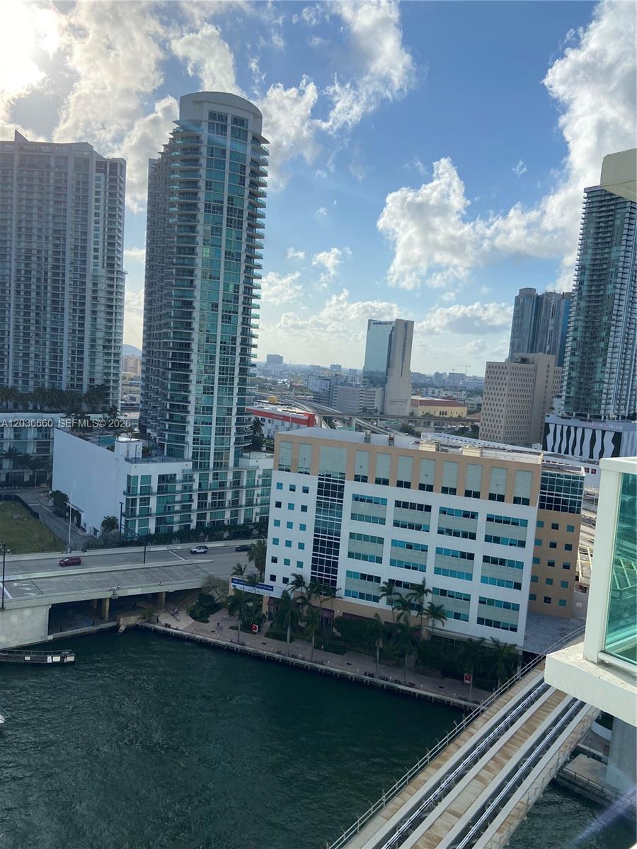 image Brickell on the River North10