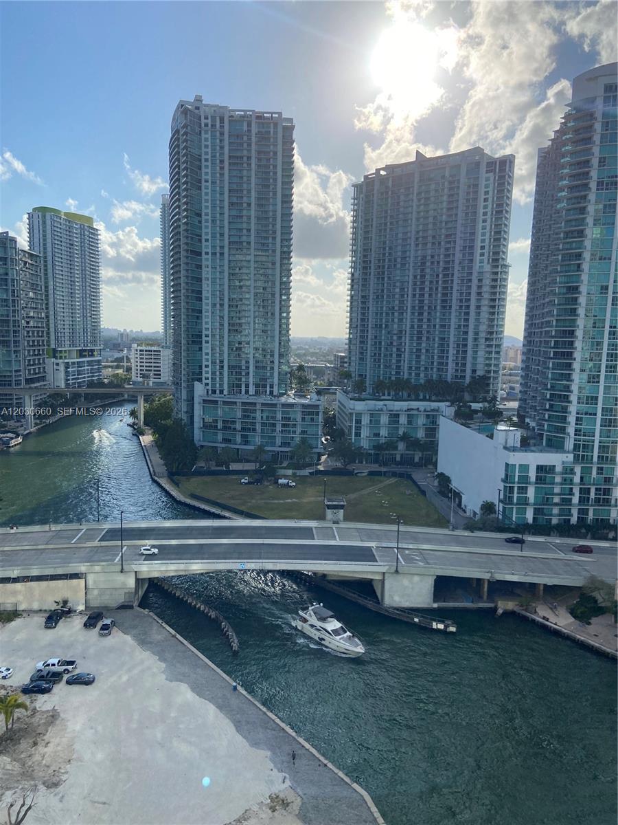 image Brickell on the River North11
