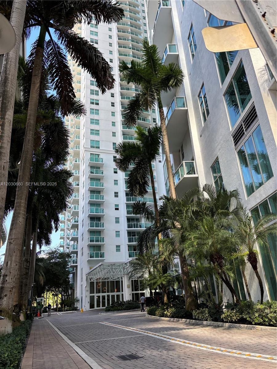 image Brickell on the River North2