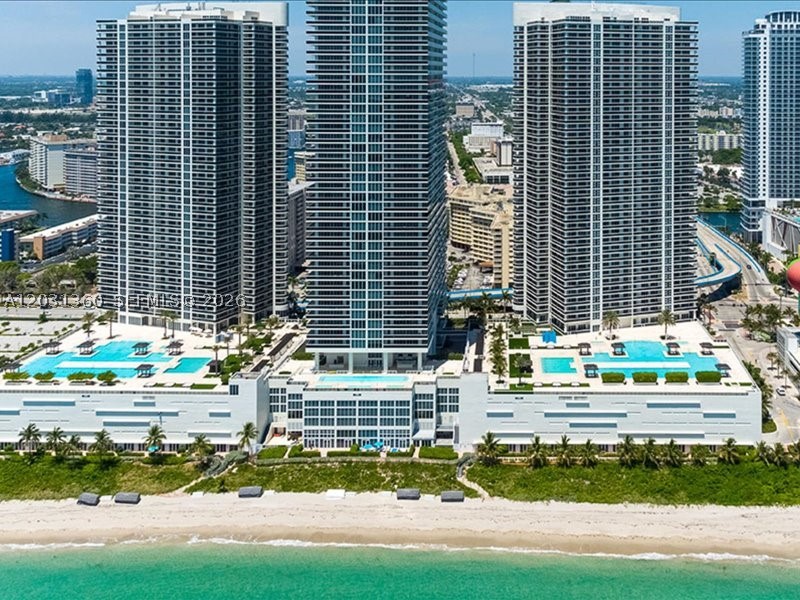 image Beach Club 30