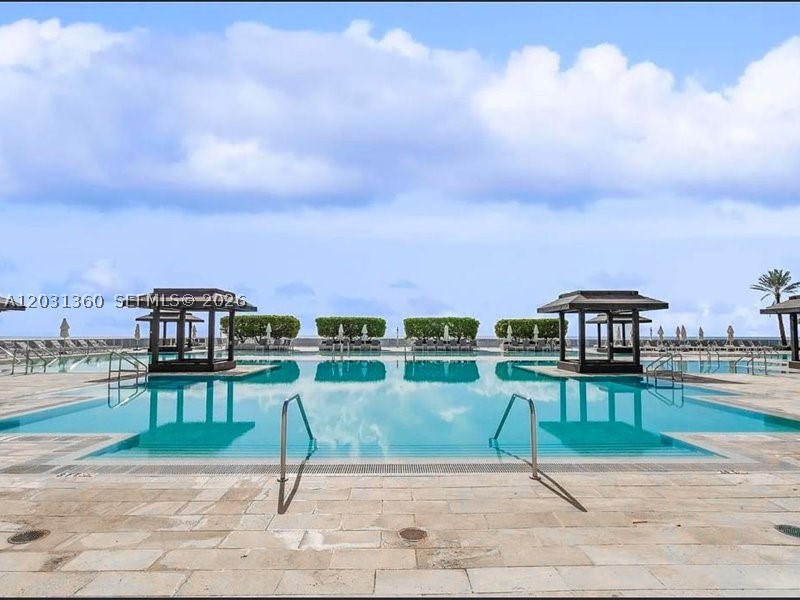 image Beach Club 33