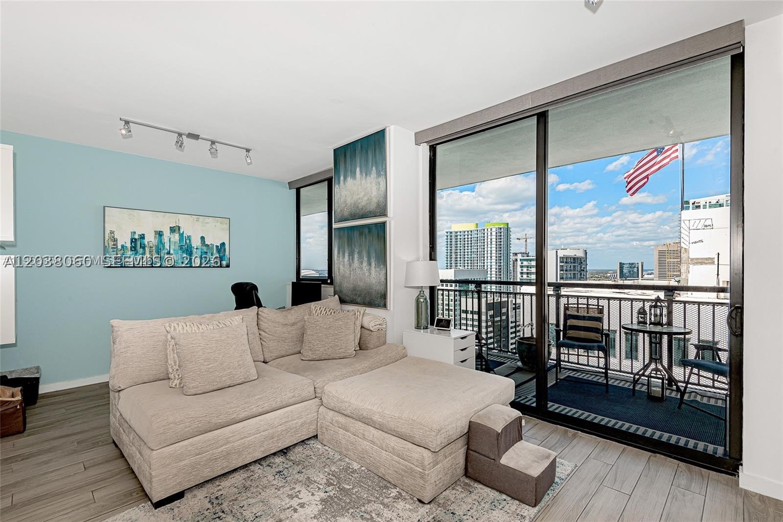 image Nine at Mary Brickell Village6