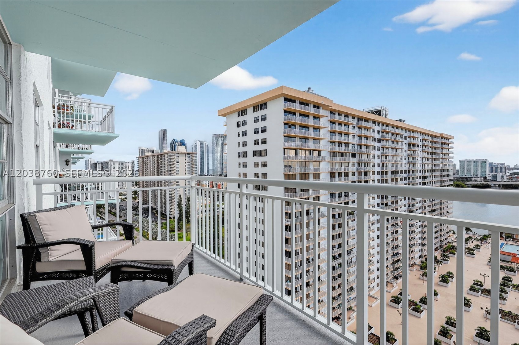 image Winston Towers 5007