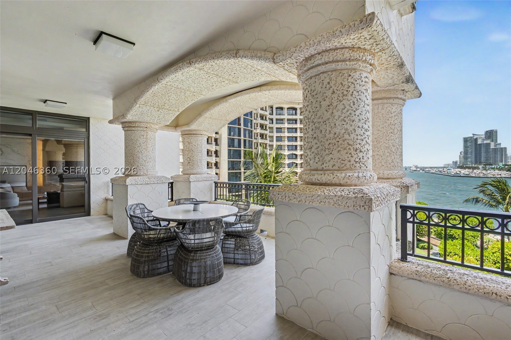 7042 Fisher Is Dr #7042 Miami Beach, FL 33109