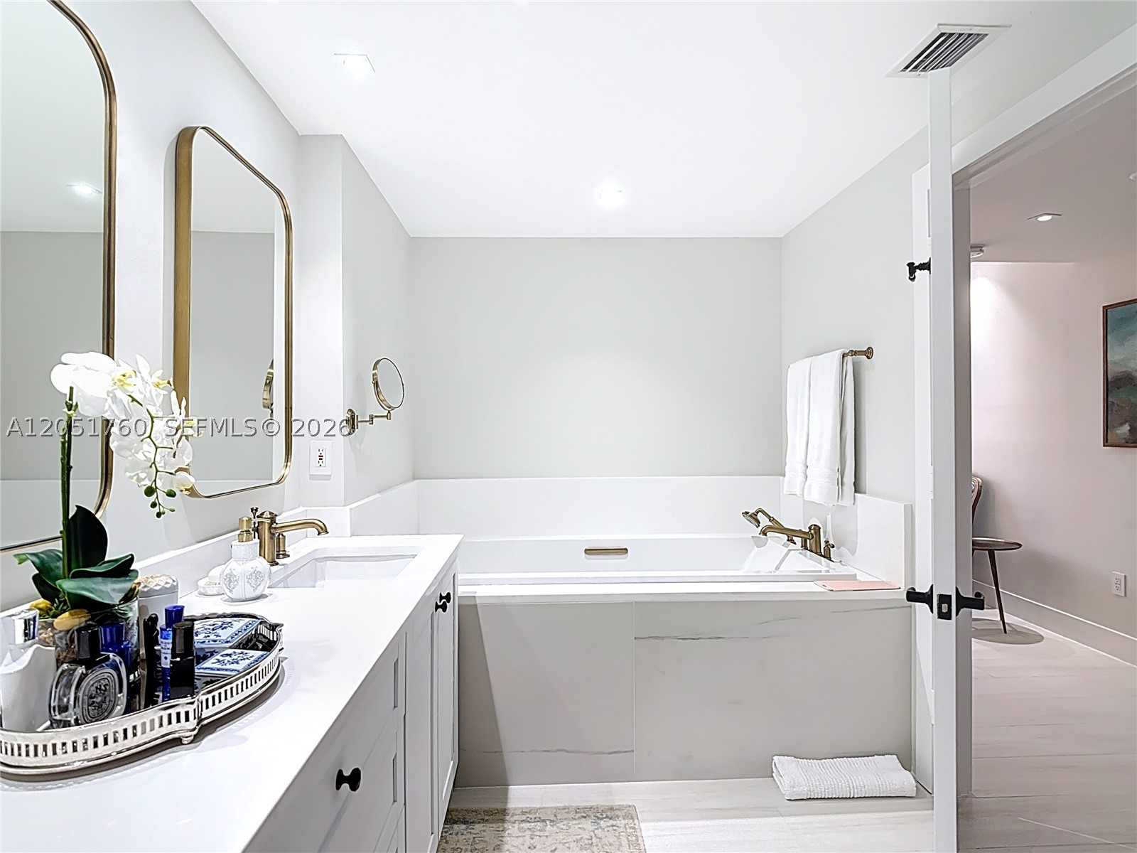 image Grand Bay Residences16