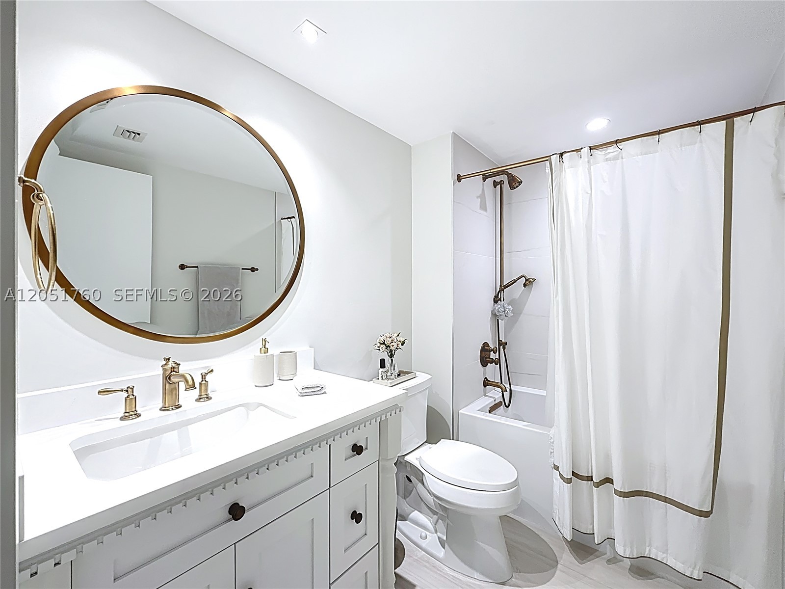 image Grand Bay Residences20