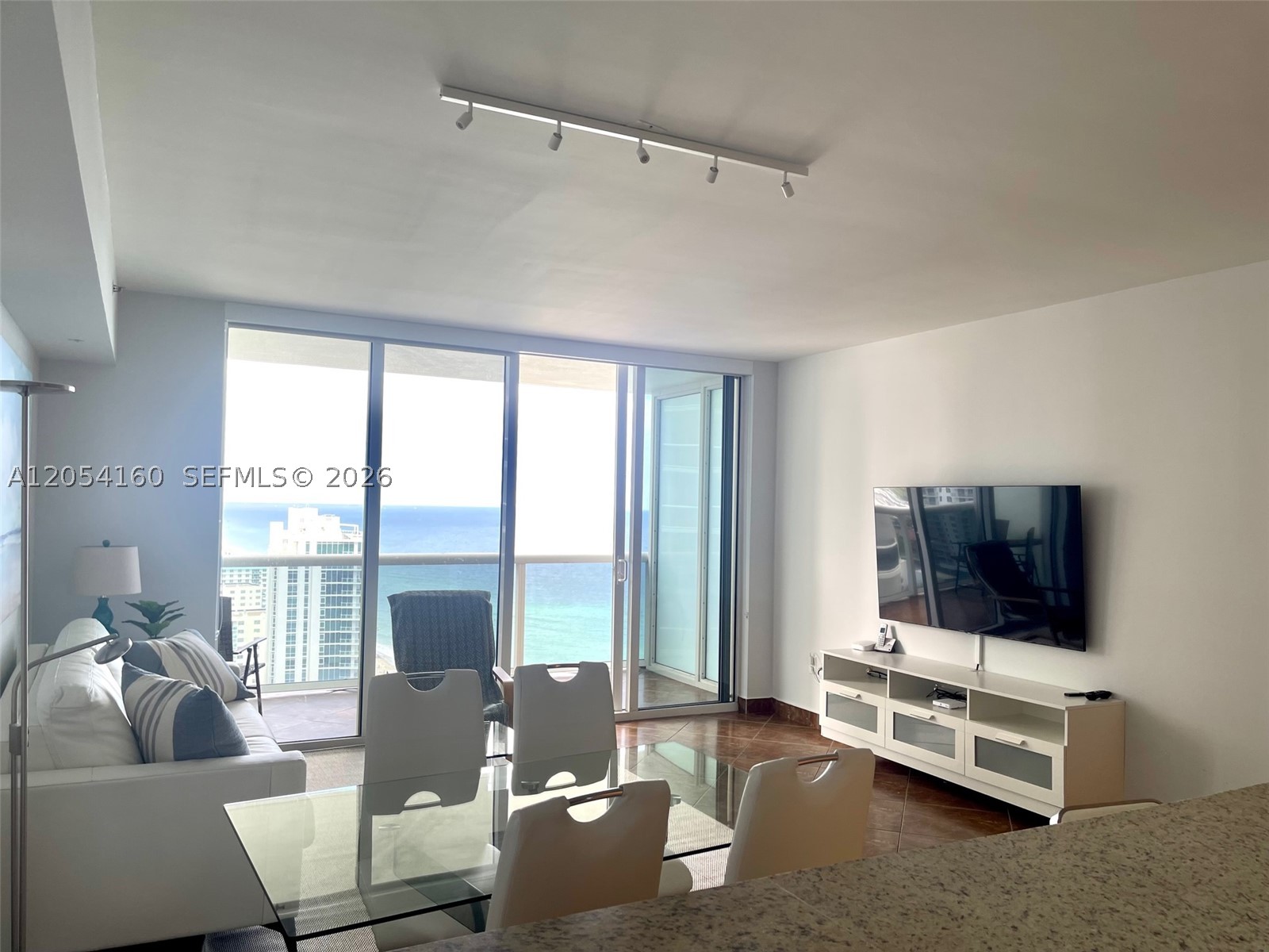 image Beach Club 213