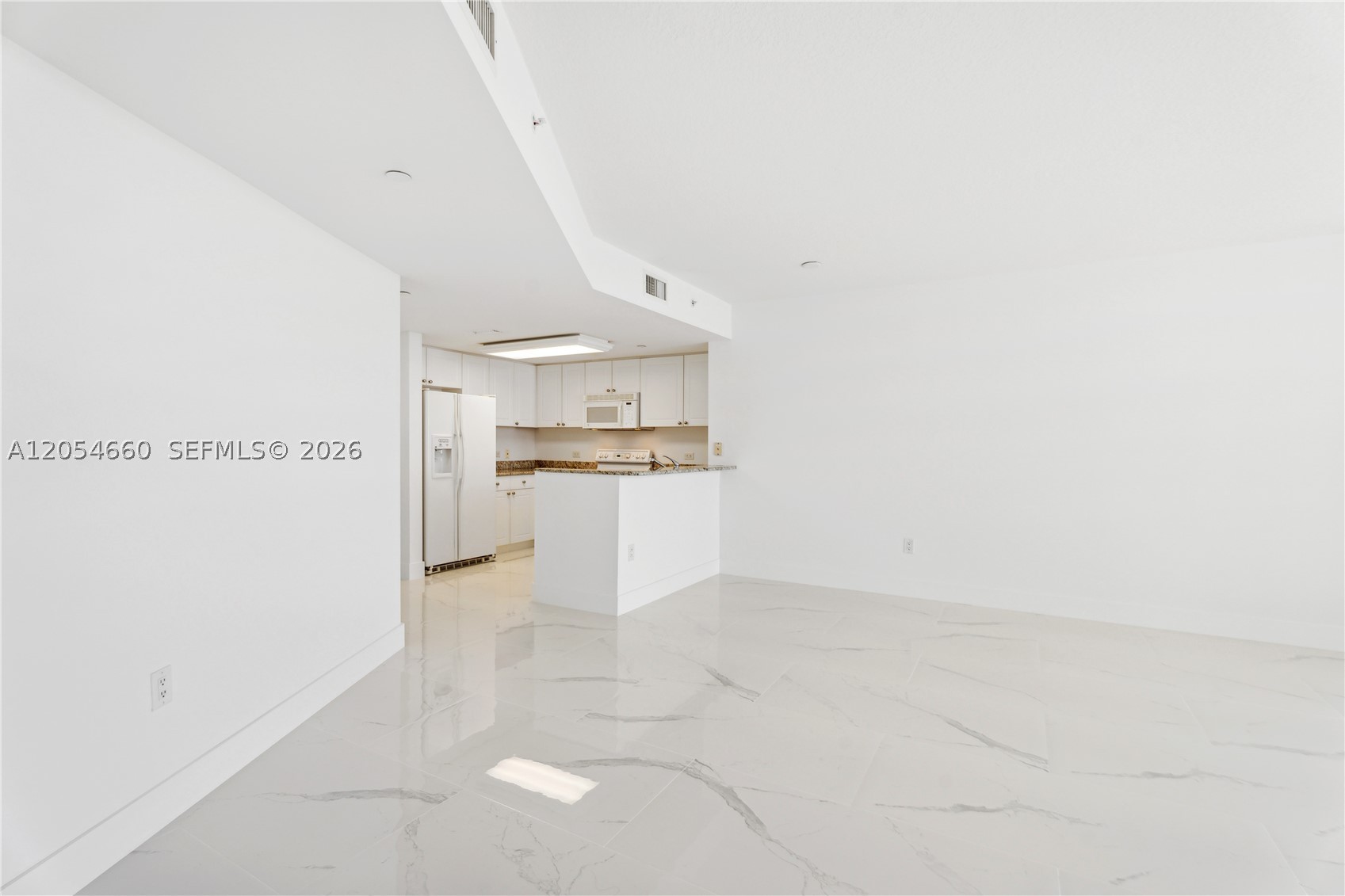 19501 W Country Clb Dr #2506 Aventura, FL 33180