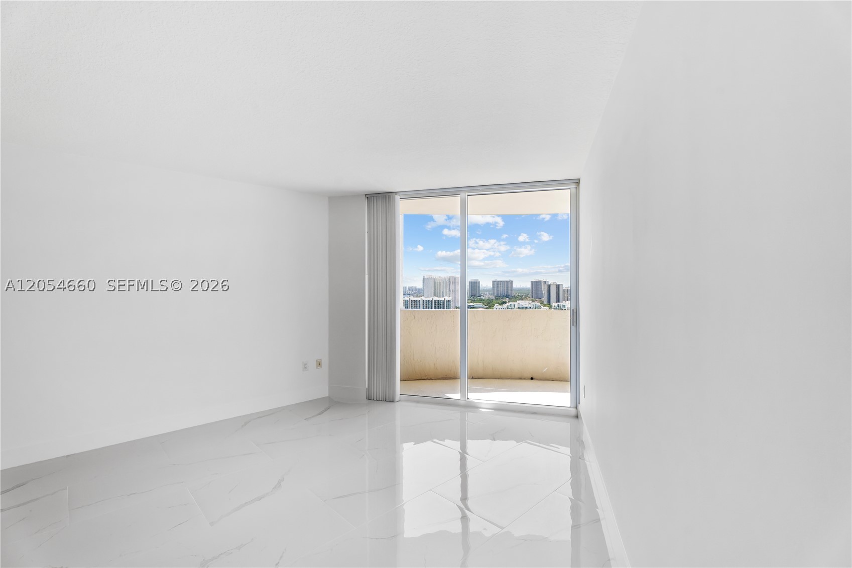 19501 W Country Clb Dr #2506 Aventura, FL 33180