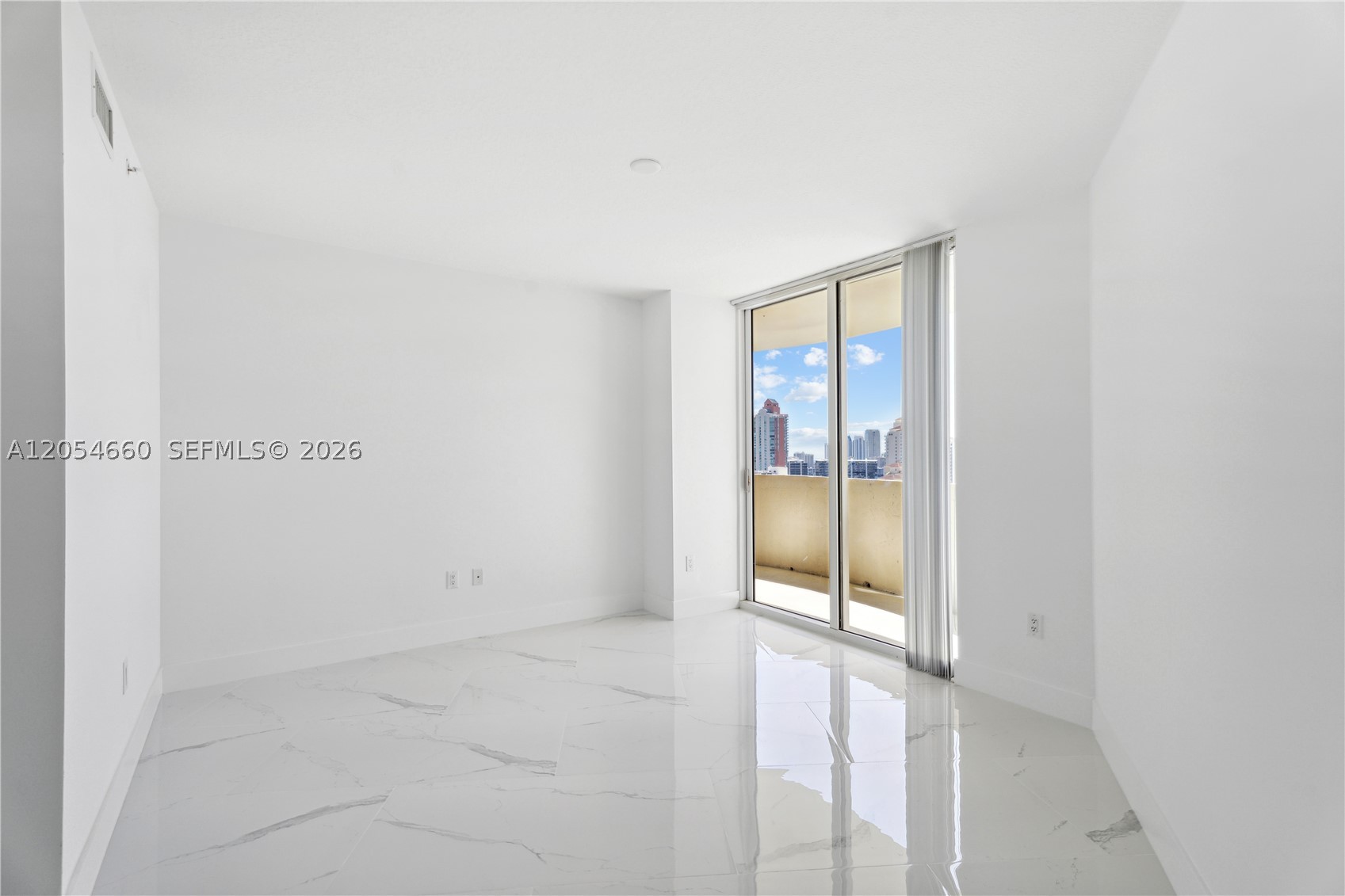 19501 W Country Clb Dr #2506 Aventura, FL 33180