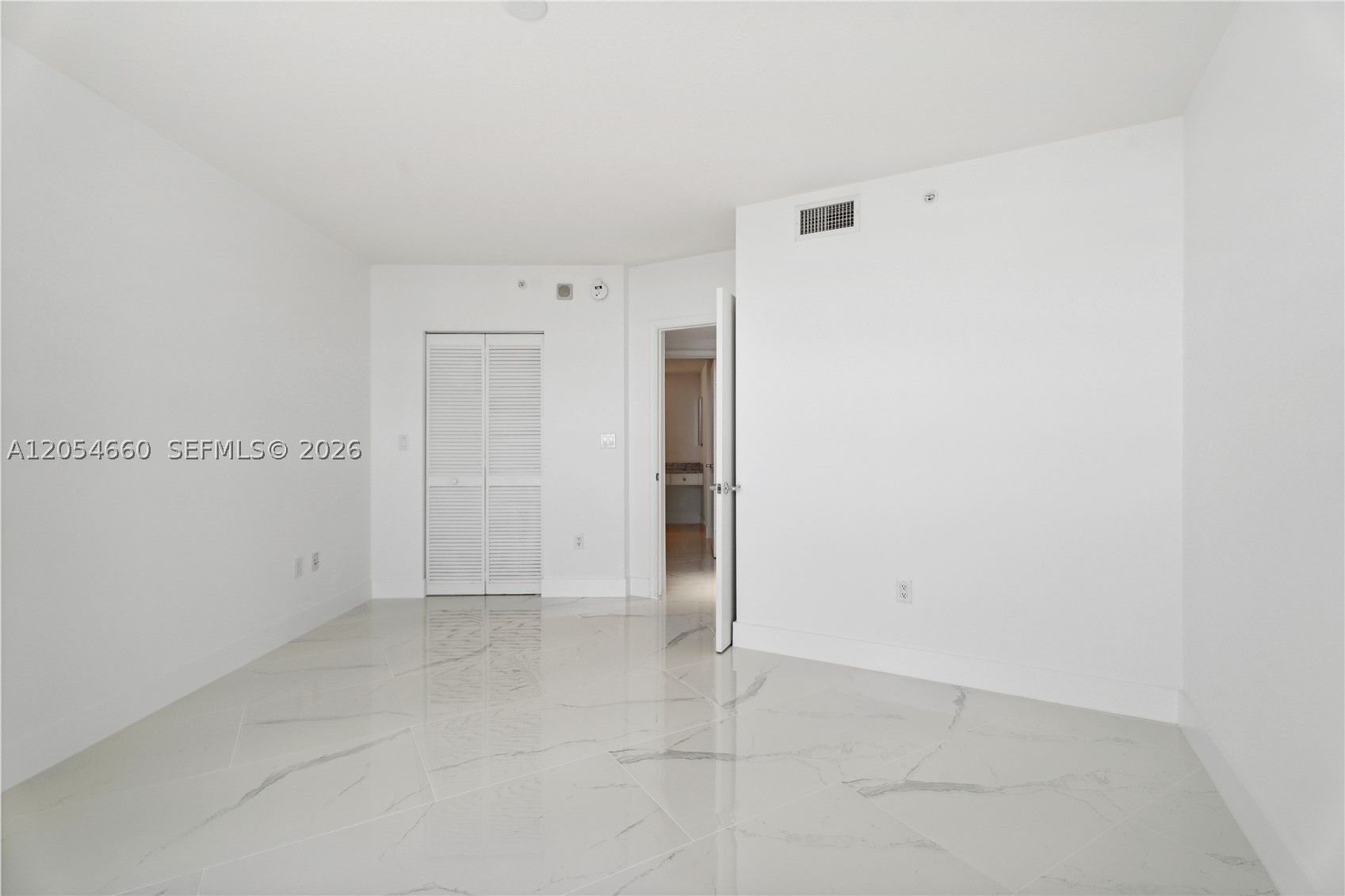 19501 W Country Clb Dr #2506 Aventura, FL 33180