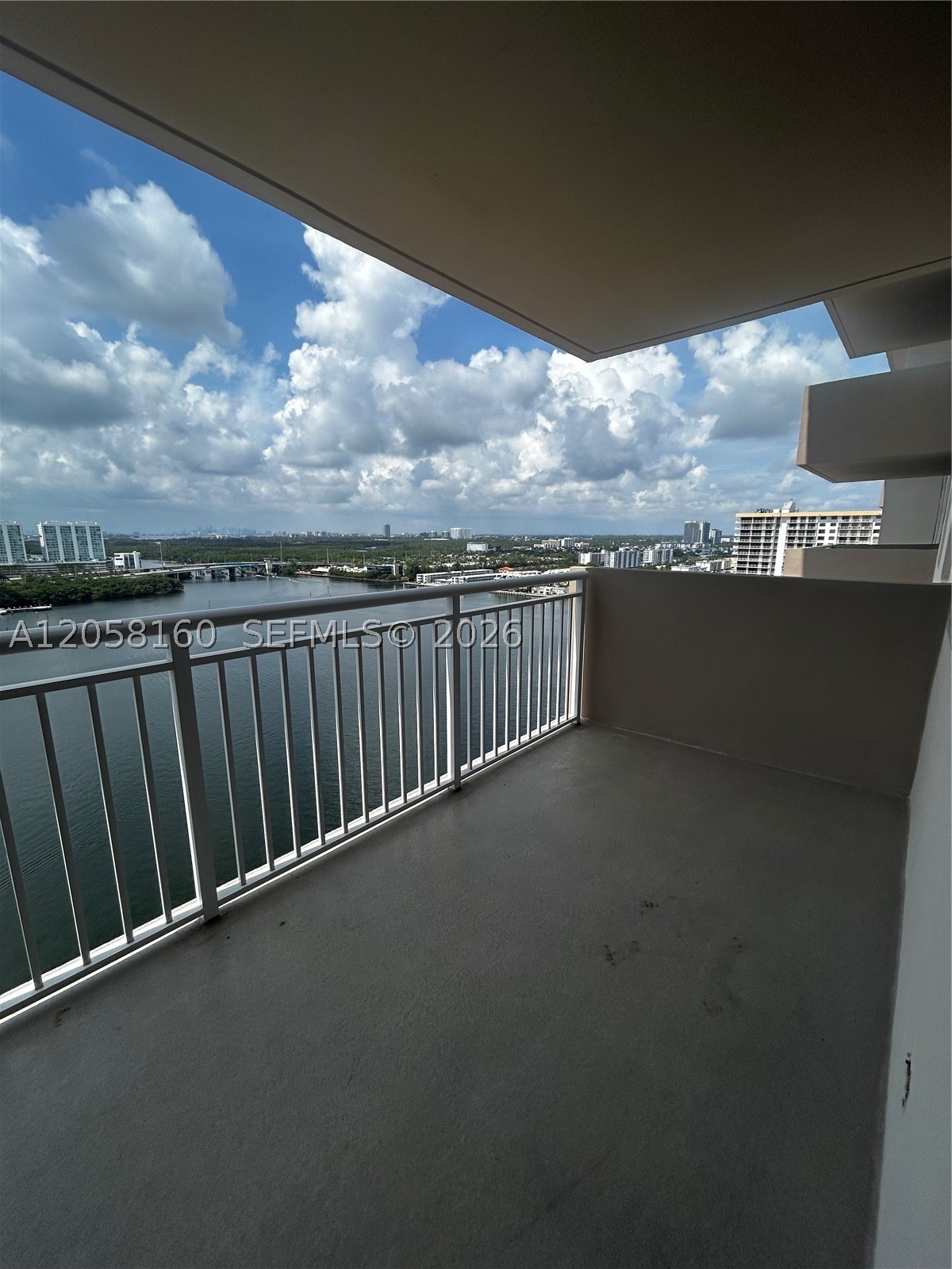 image Winston Towers 1002