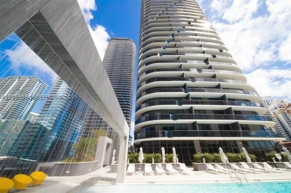 image Brickell Heights East16