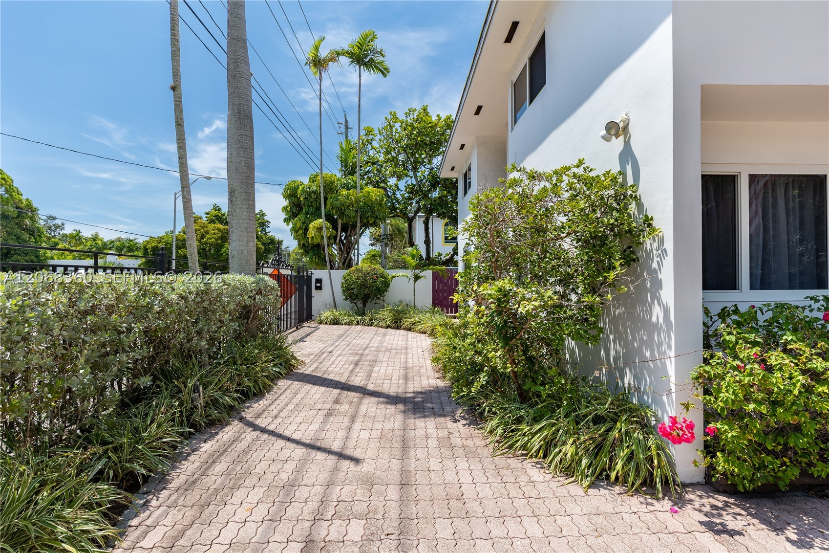 2250 SW 17th Ave Miami, FL 33145