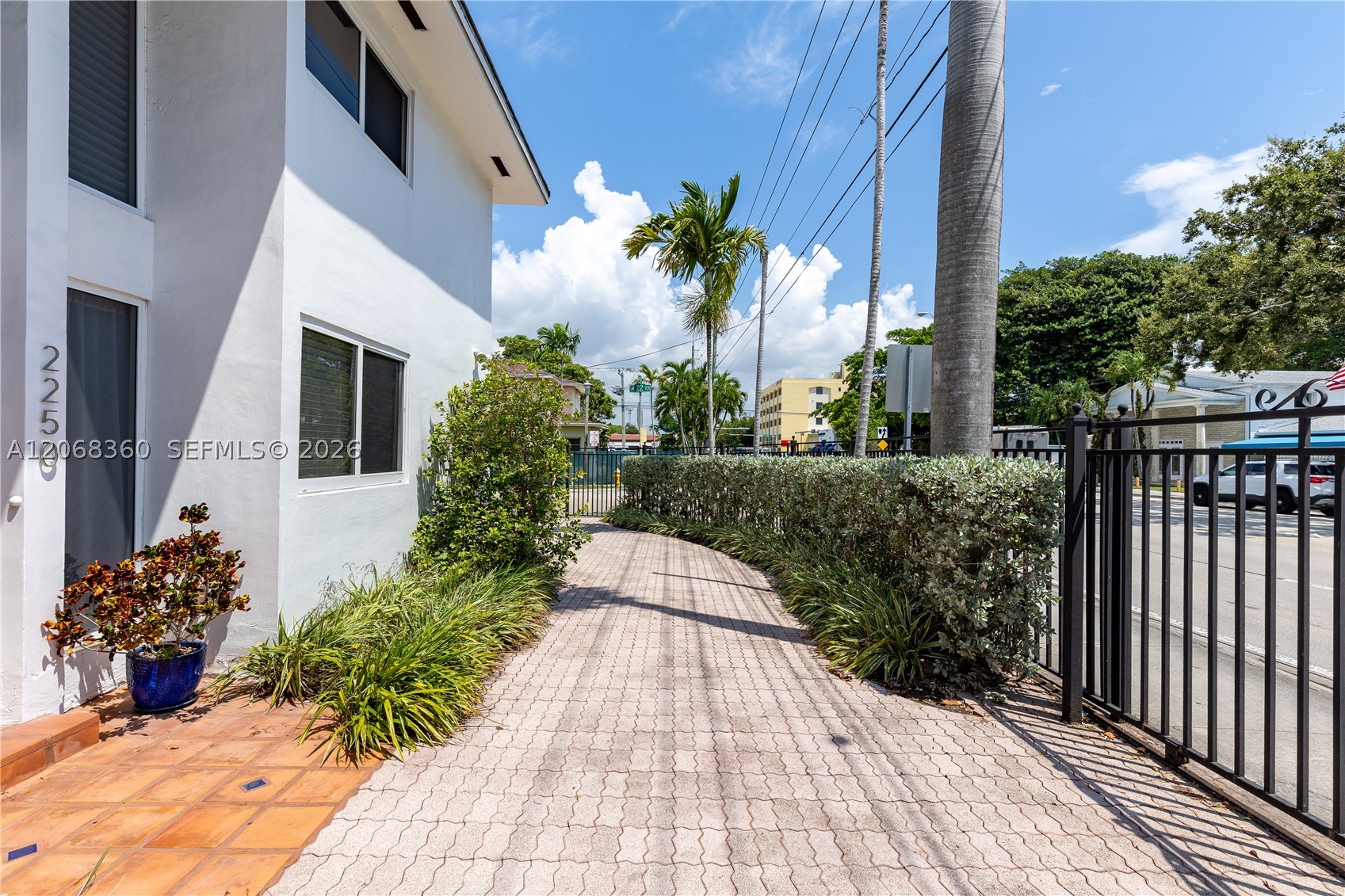 2250 SW 17th Ave Miami, FL 33145