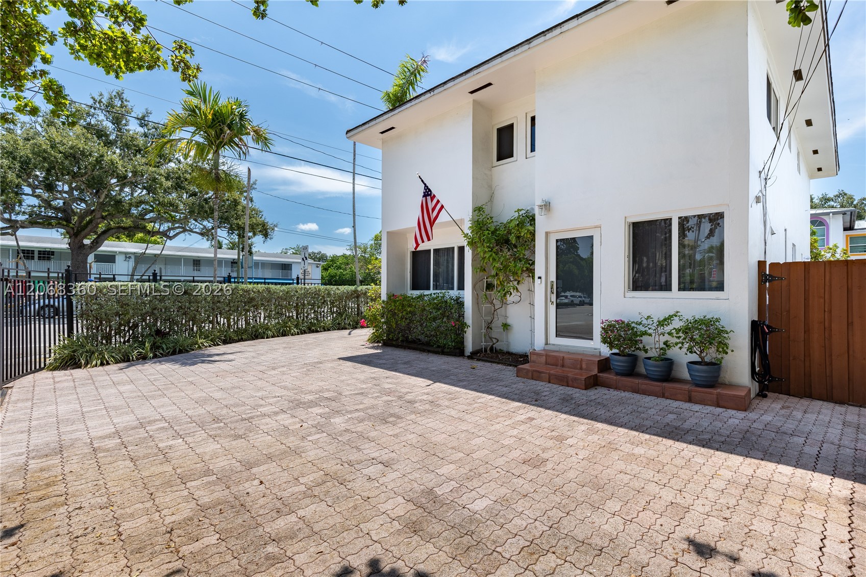 2250 SW 17th Ave Miami, FL 33145