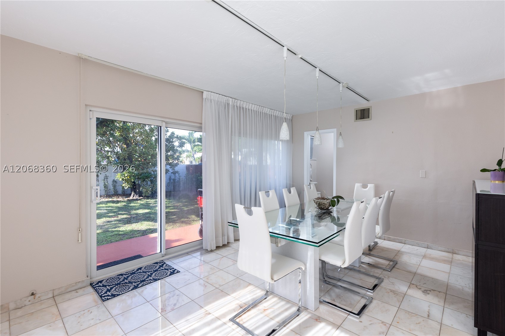 2250 SW 17th Ave Miami, FL 33145