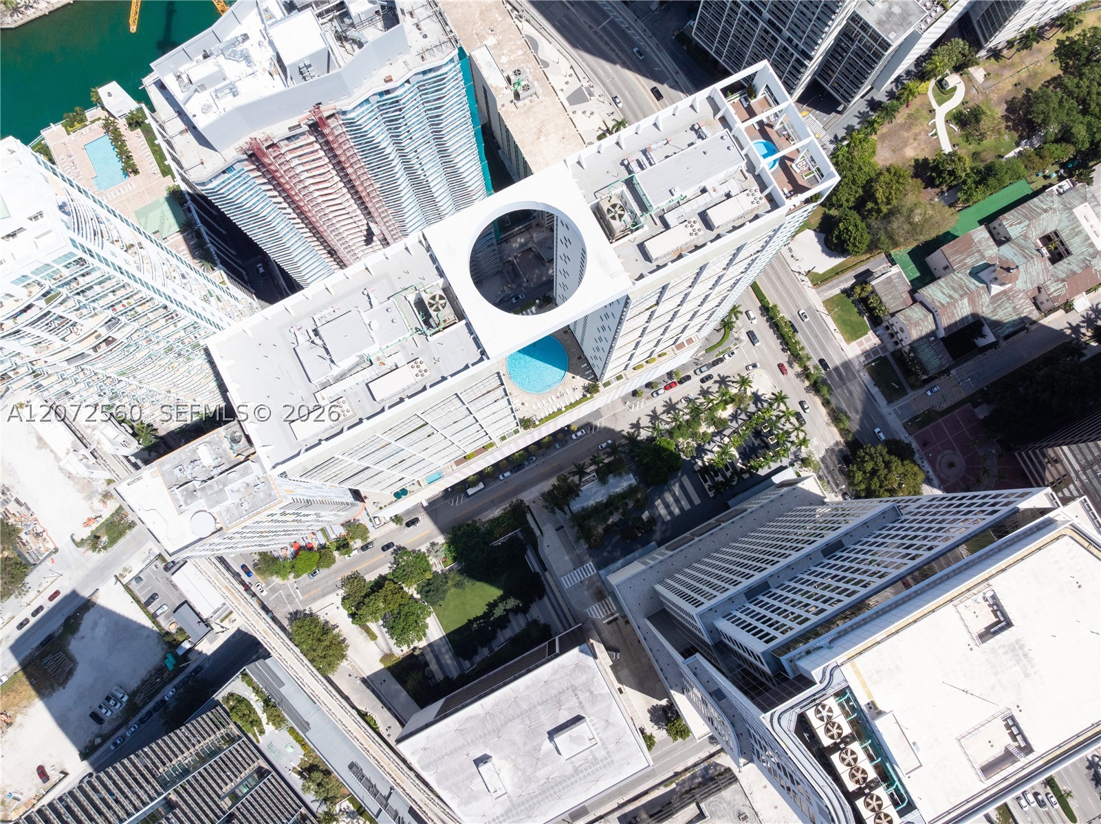 image 500 Brickell West24