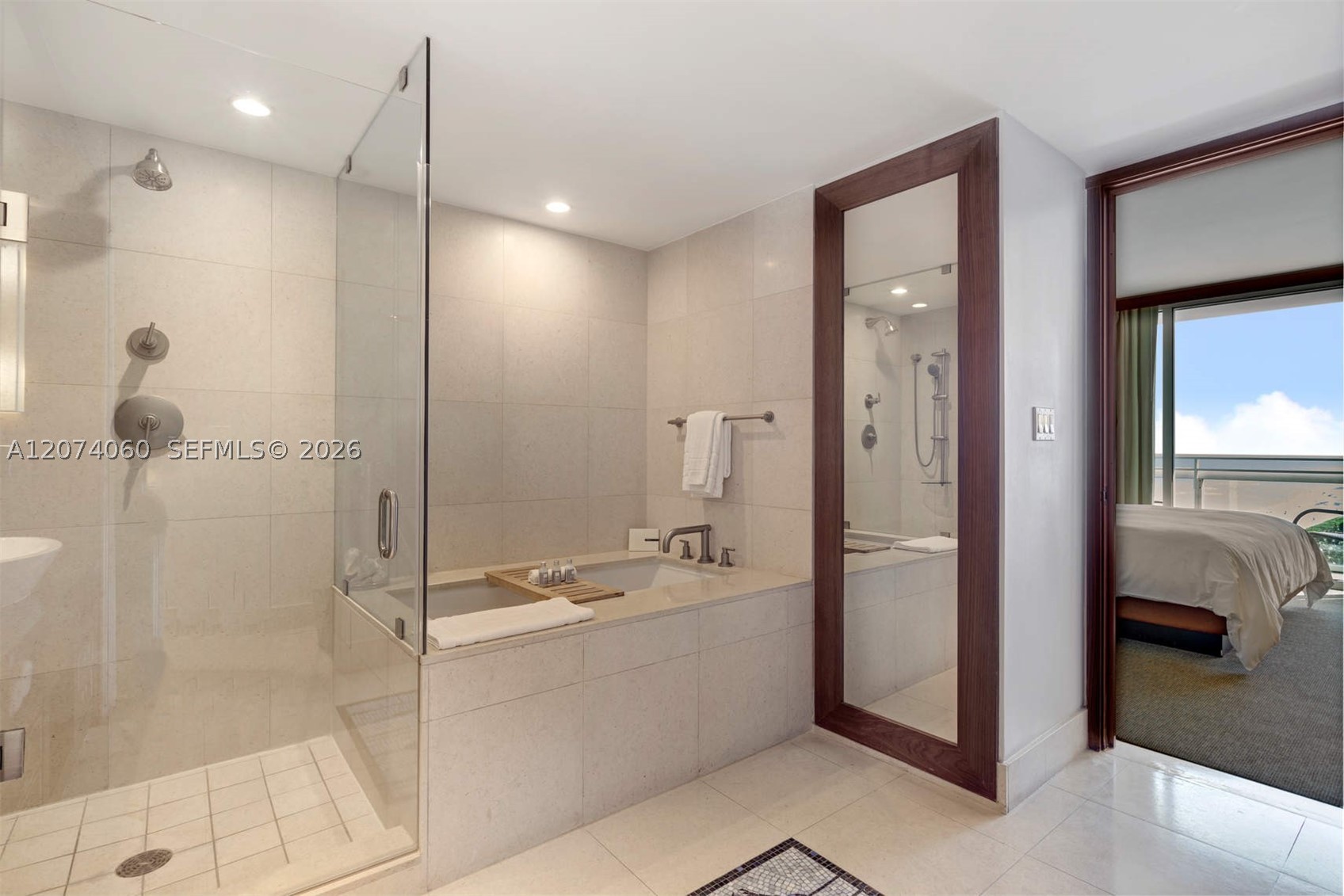 6801 Collins Ave #920 Miami Beach, FL 33141