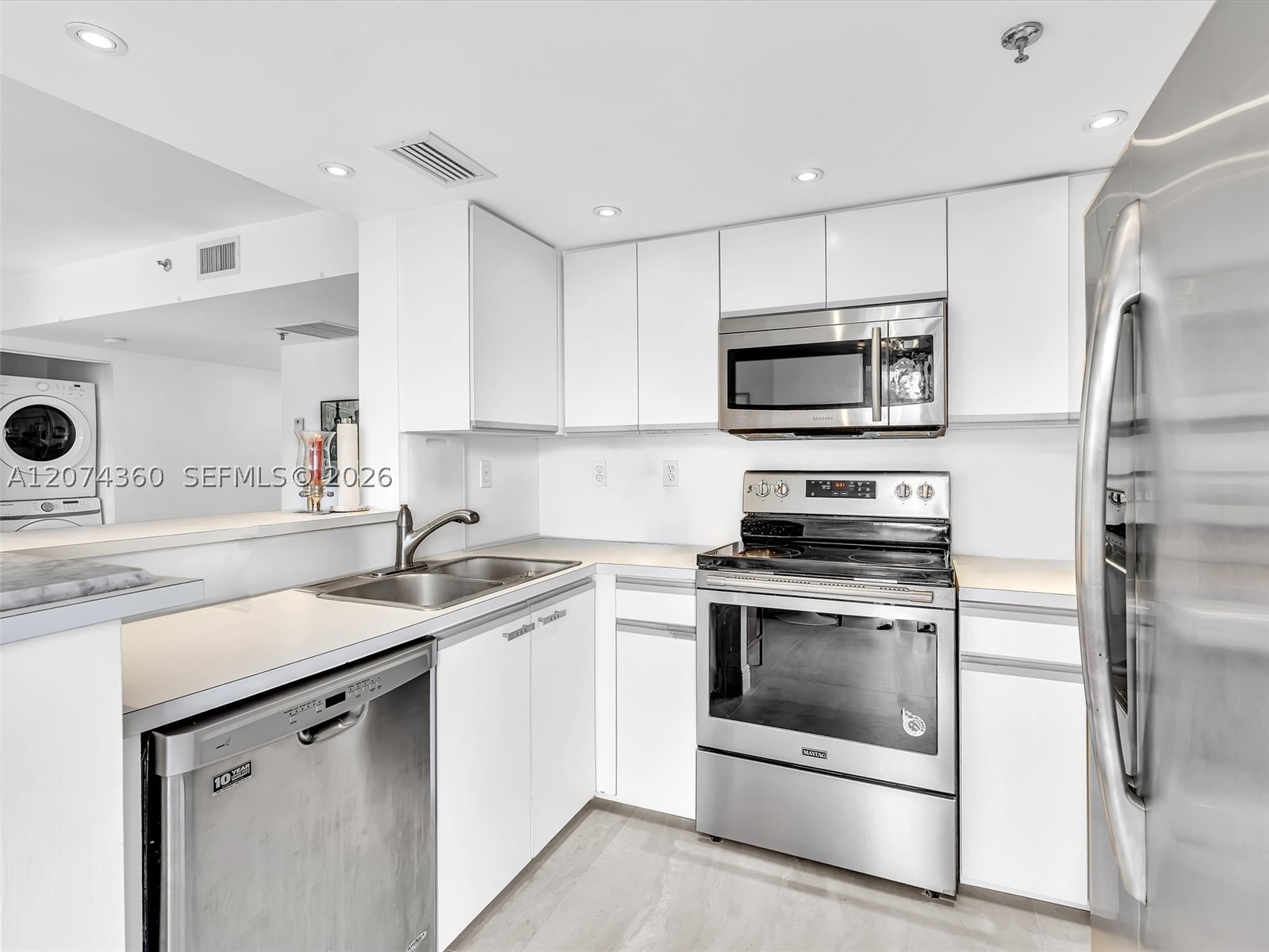 1621 Bay Rd #408 Miami Beach, FL 33139
