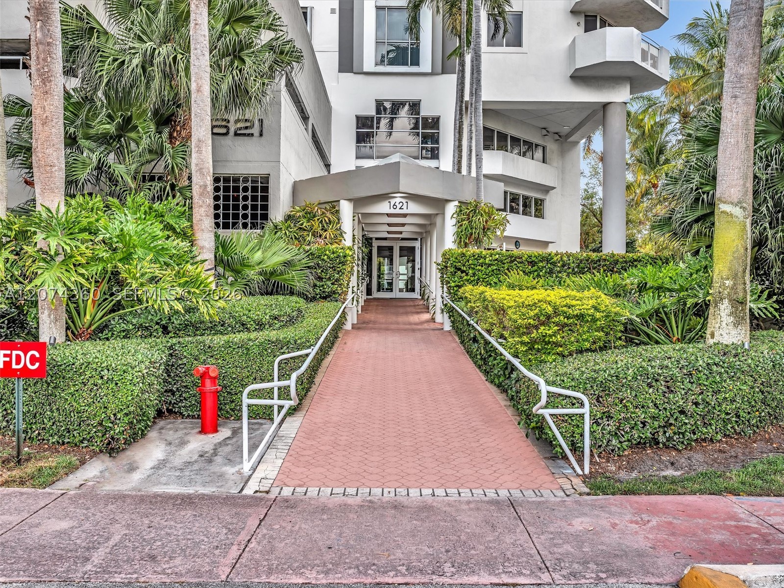 1621 Bay Rd #408 Miami Beach, FL 33139