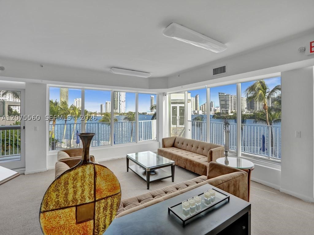3370 Hidden Bay Dr #815 Aventura, FL 33180