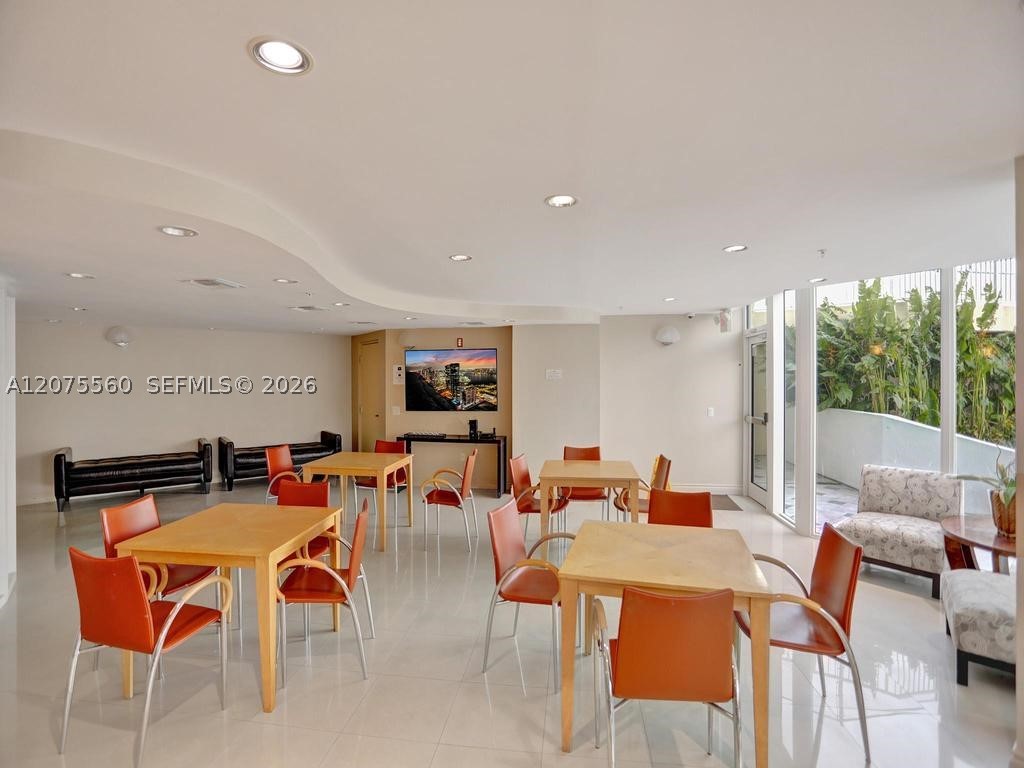 3370 Hidden Bay Dr #815 Aventura, FL 33180