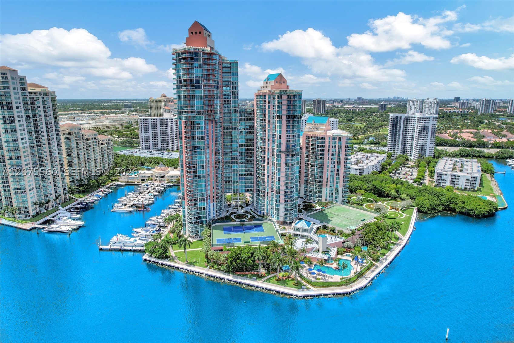 3370 Hidden Bay Dr #815 Aventura, FL 33180