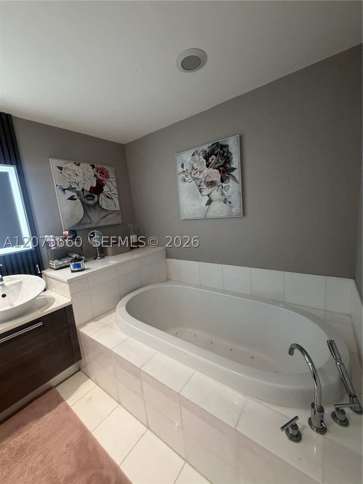 2950 NE 188th St #325 Aventura, FL 33180