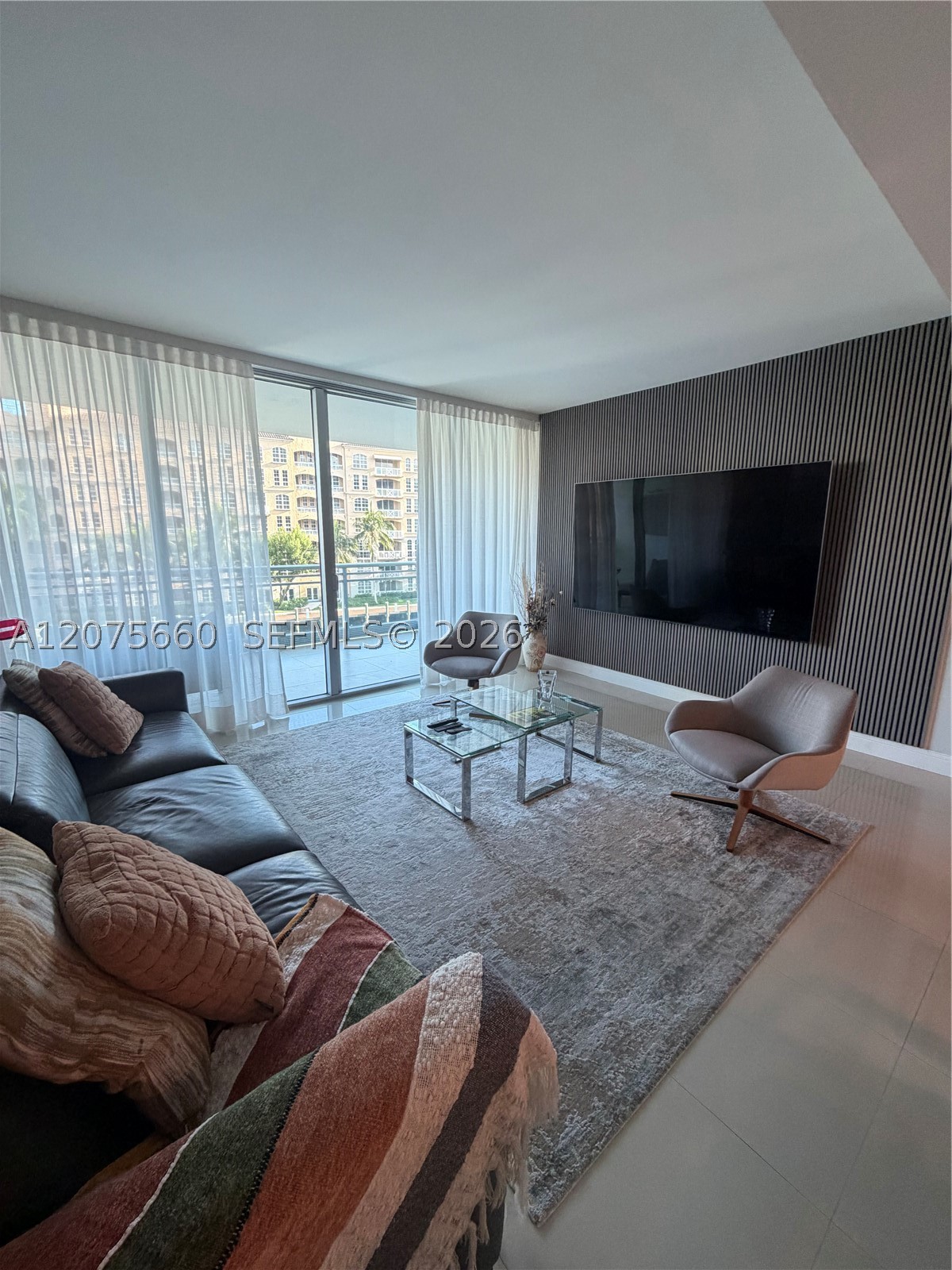 2950 NE 188th St #325 Aventura, FL 33180