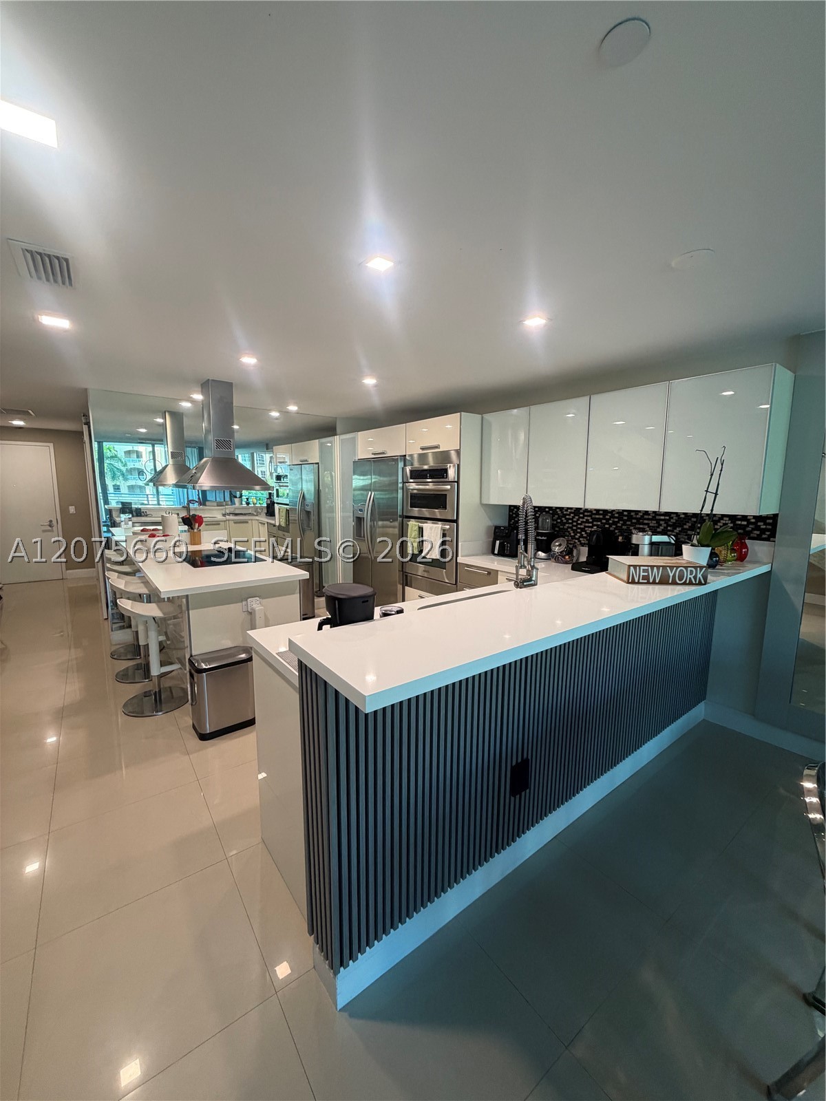 2950 NE 188th St #325 Aventura, FL 33180