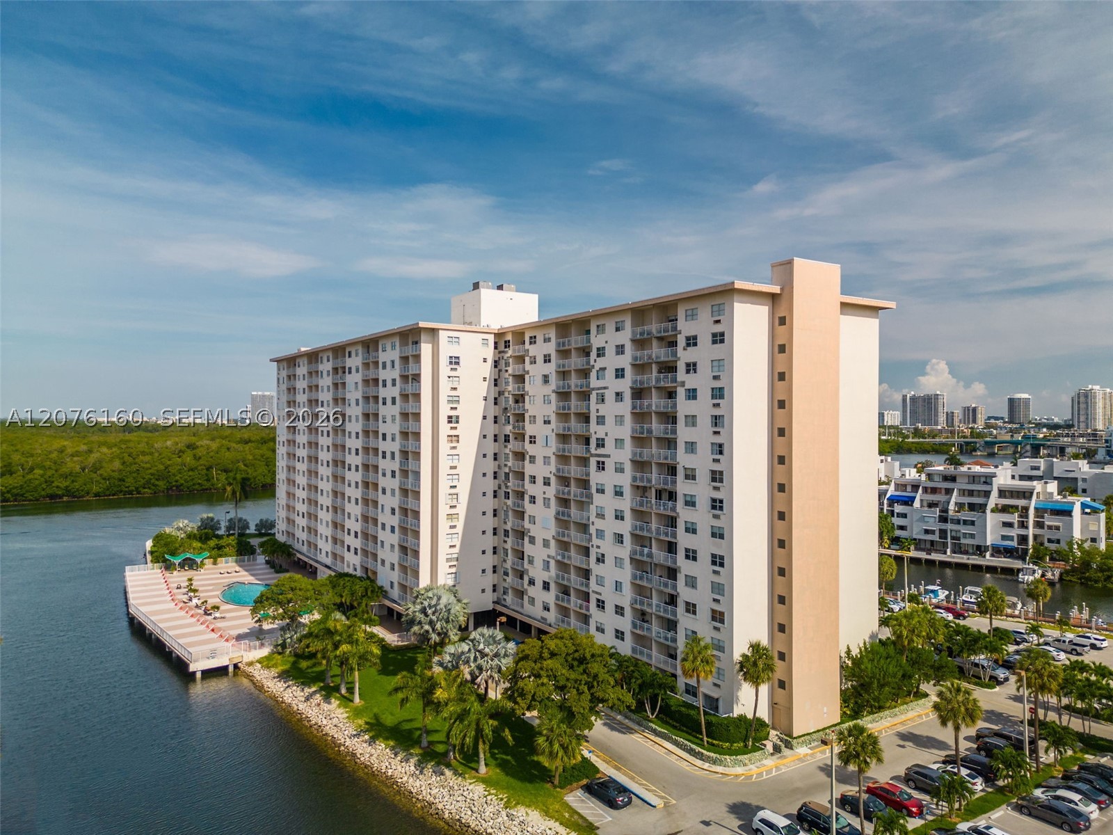 400 Kings Pt Dr #822-23