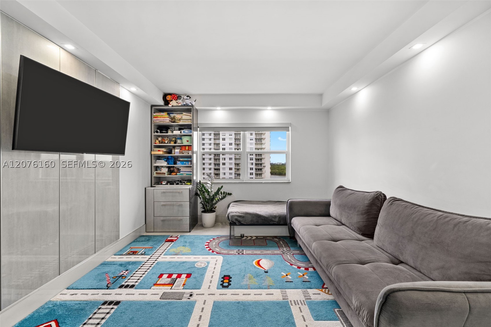 400 Kings Pt Dr #822-23 Sunny Isles Beach, FL 33160