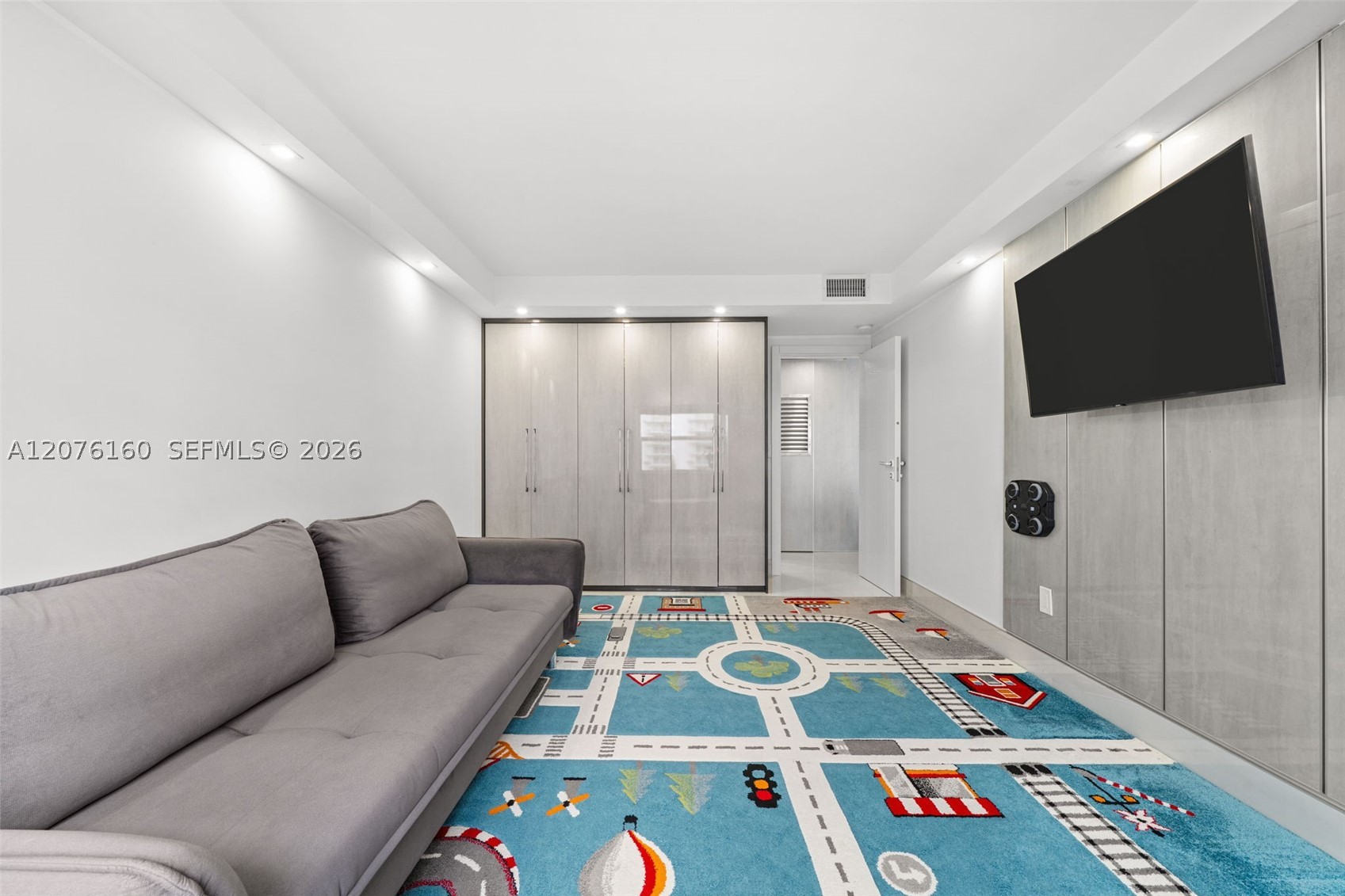 400 Kings Pt Dr #822-23 Sunny Isles Beach, FL 33160