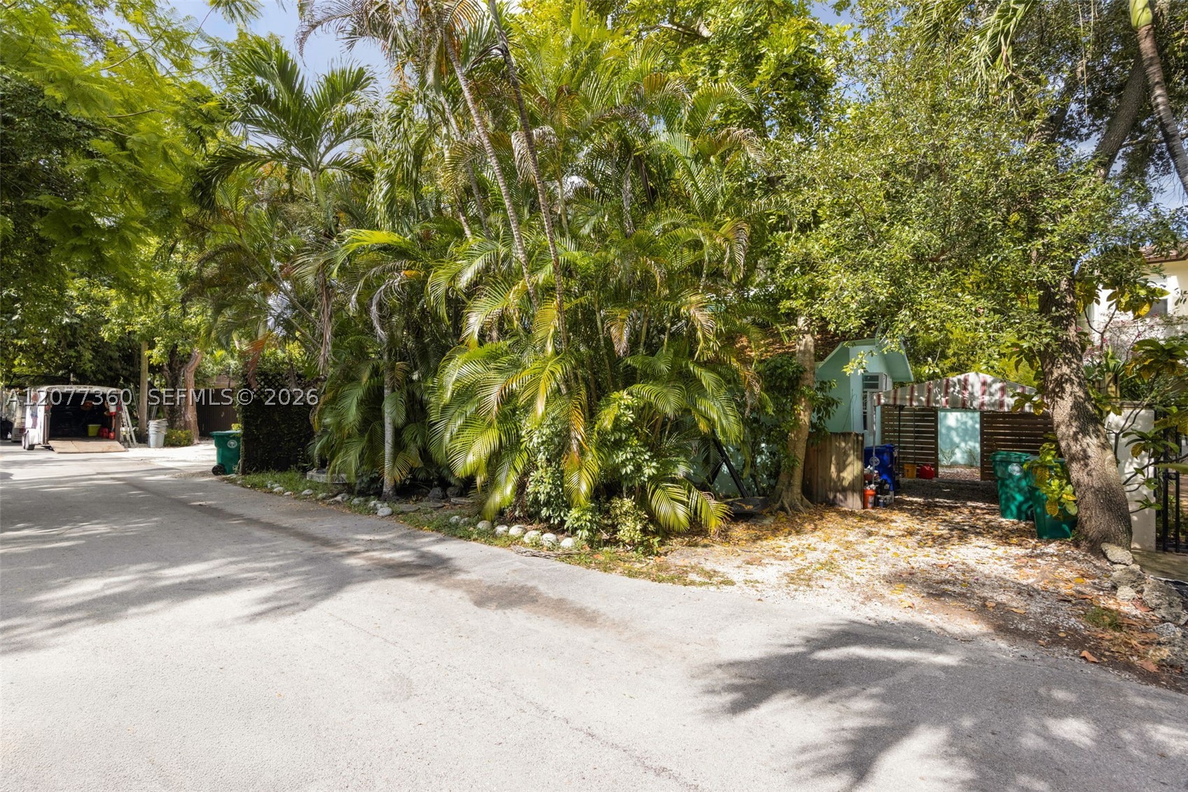 2952 Louise St Coconut Grove, FL 33133