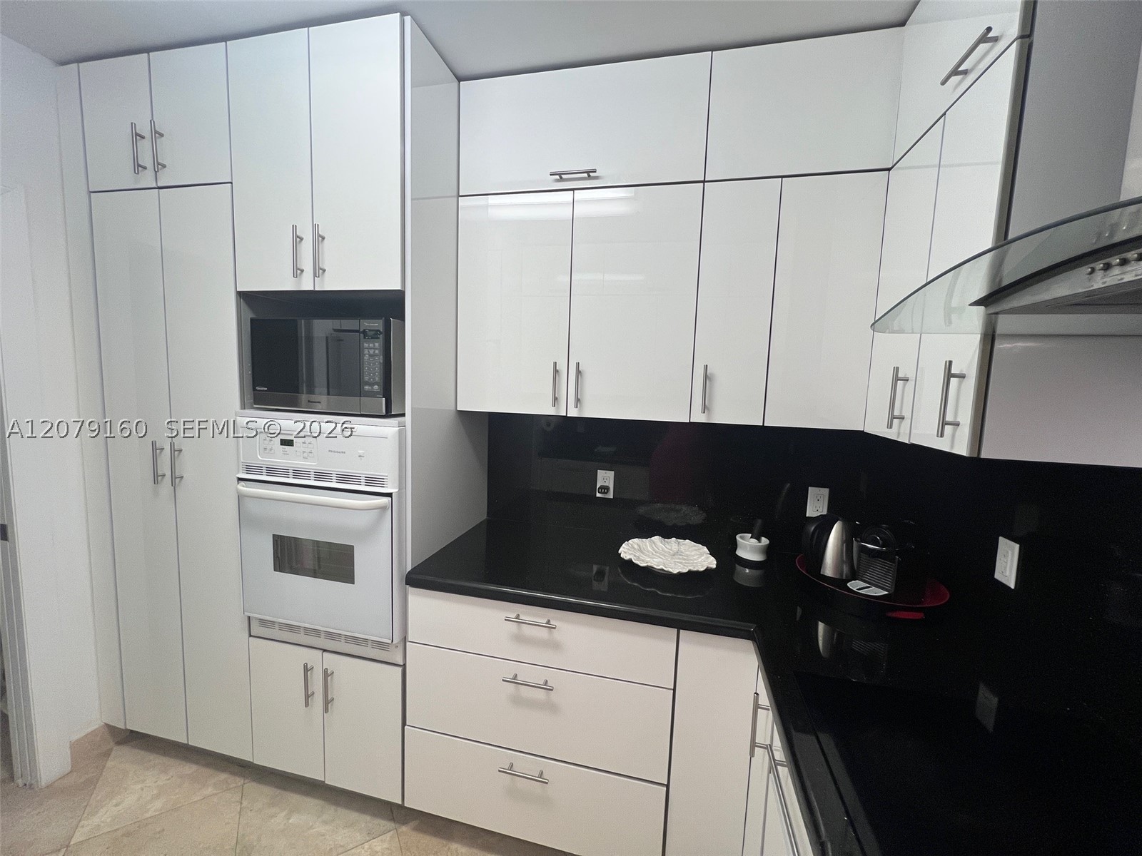 100 Lincoln Rd #PH12 Miami Beach, FL 33139
