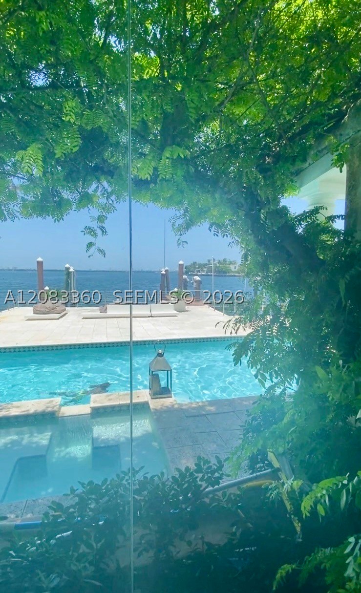 1421 N Venetian Way Miami, FL 33139