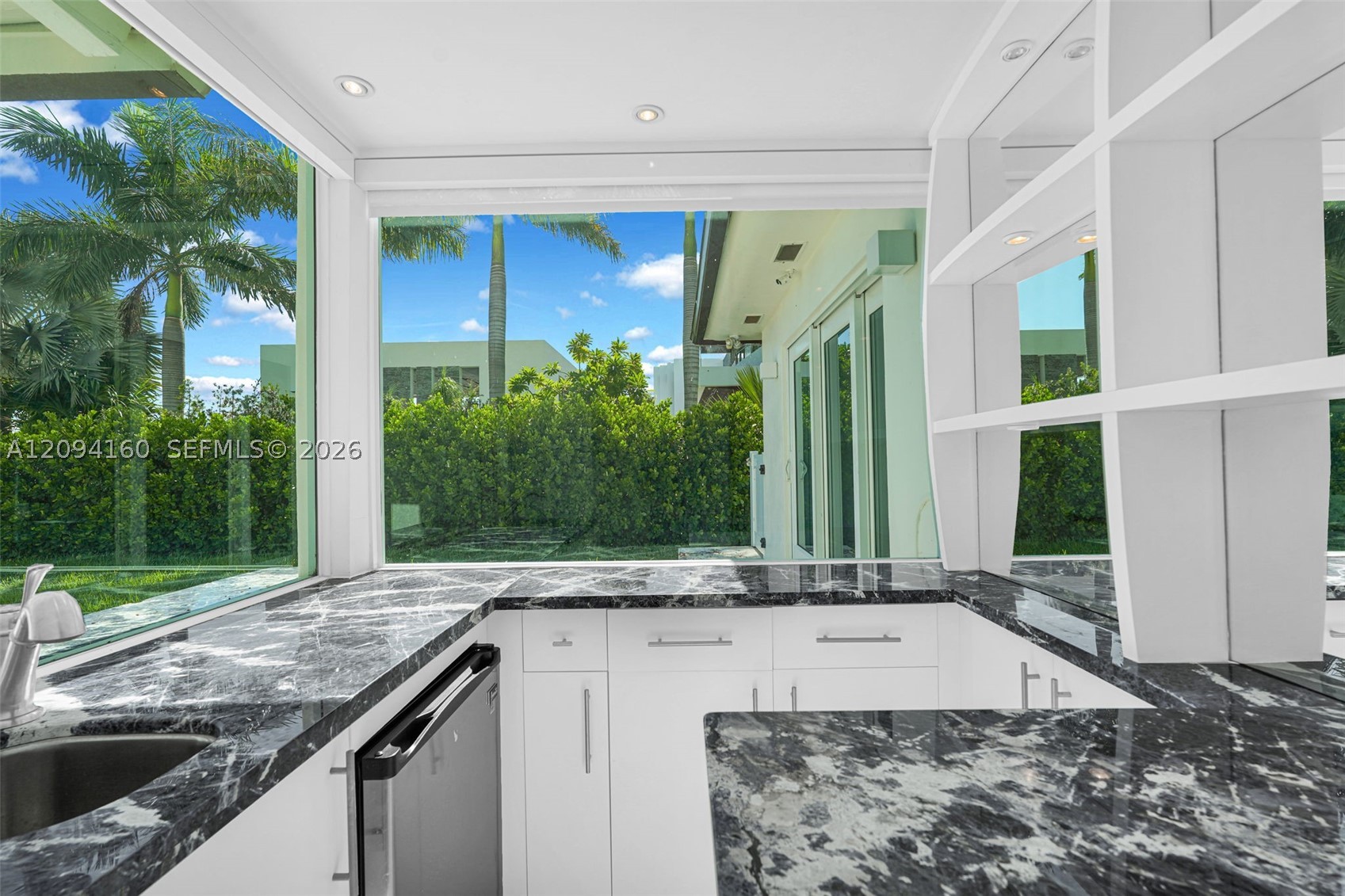 205 N Hibiscus Dr Miami Beach, FL 33139
