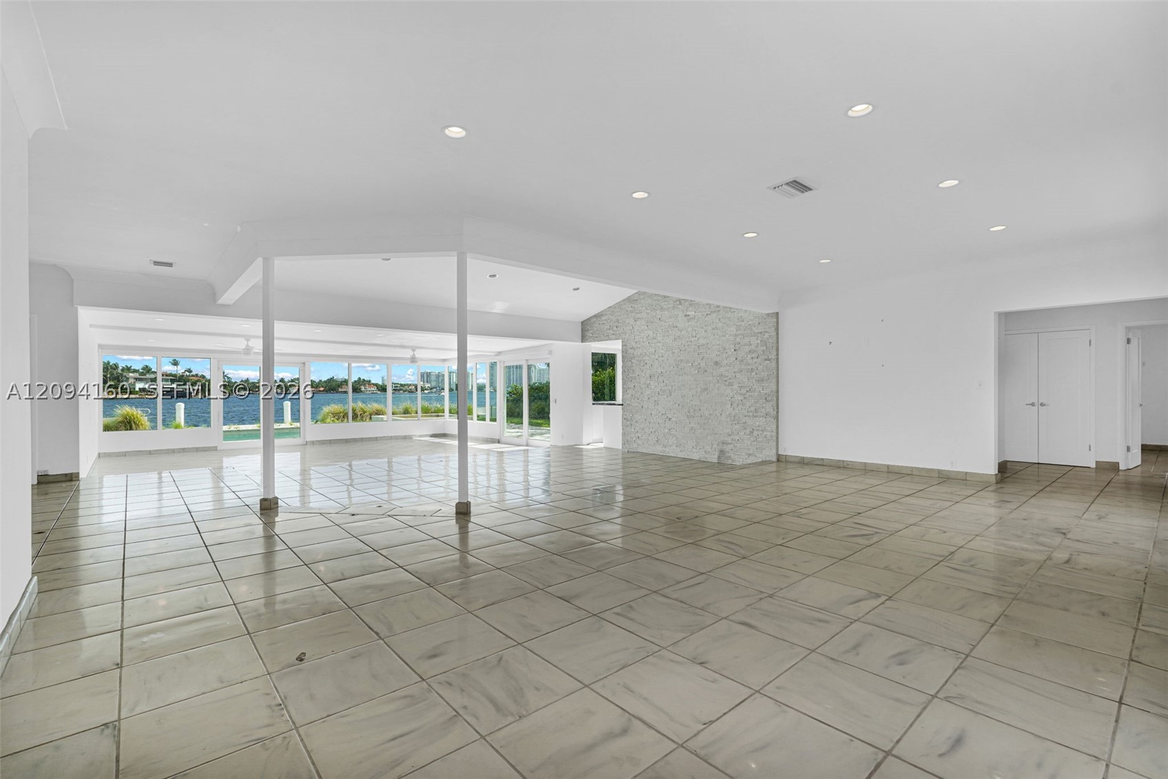 205 N Hibiscus Dr Miami Beach, FL 33139
