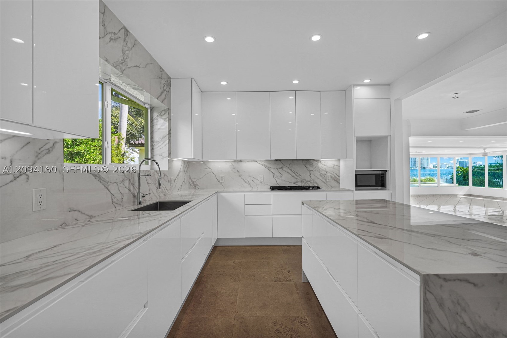 205 N Hibiscus Dr Miami Beach, FL 33139