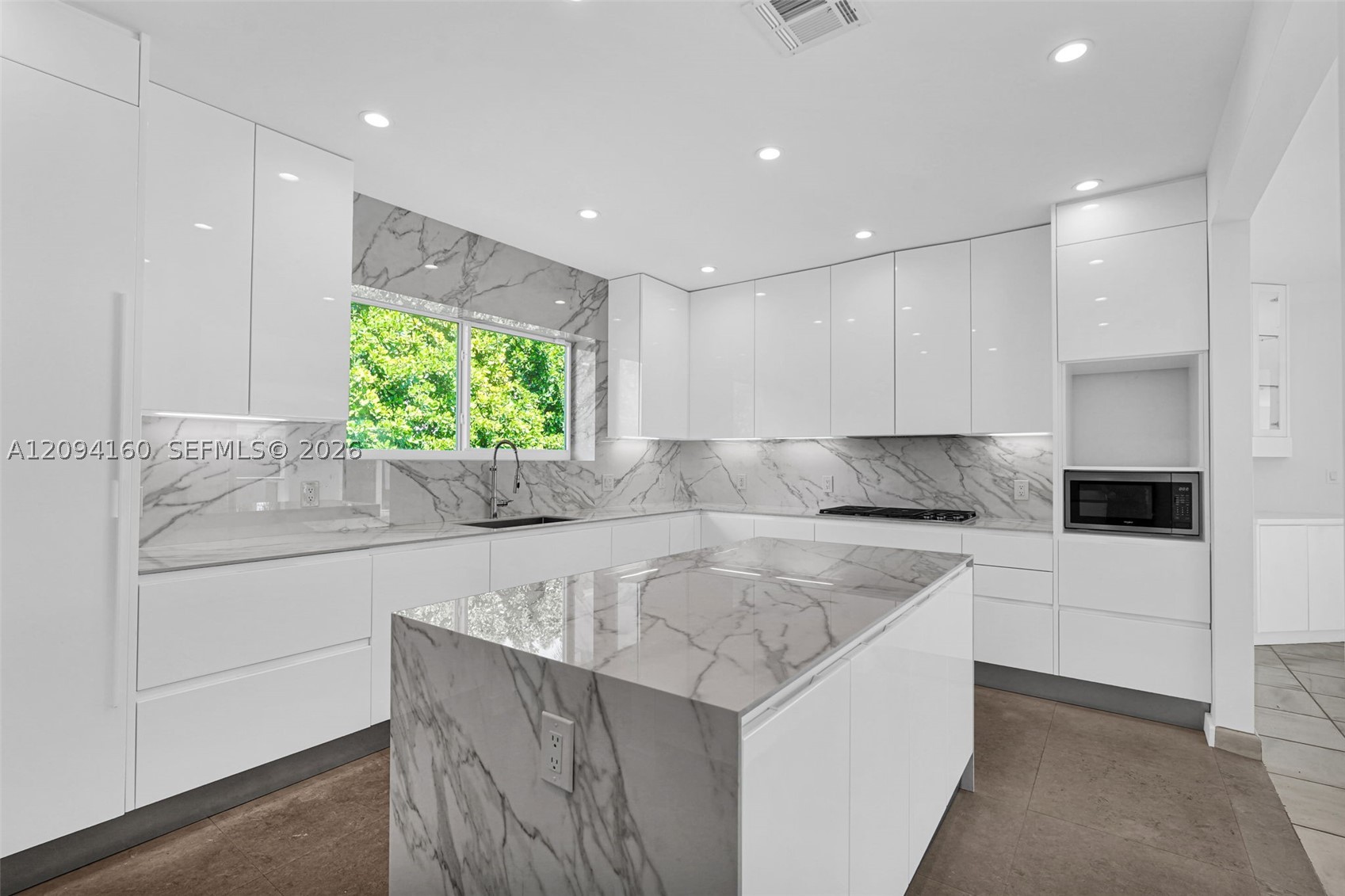 205 N Hibiscus Dr Miami Beach, FL 33139