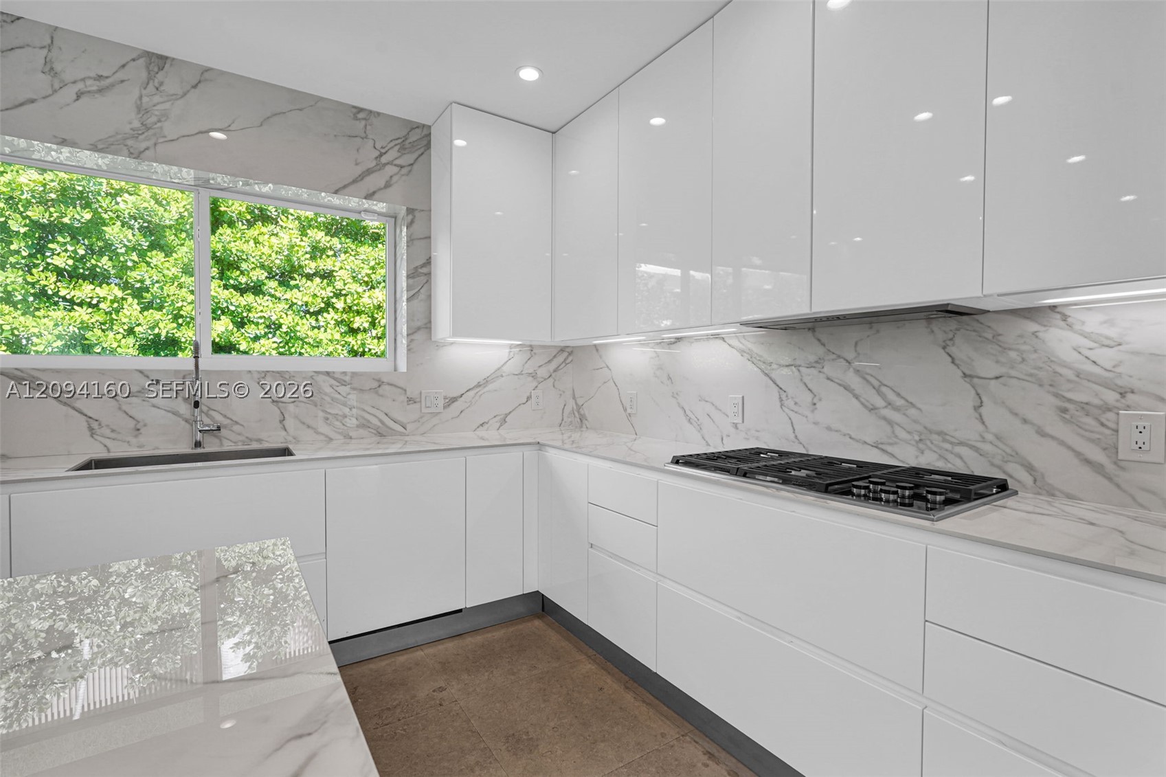 205 N Hibiscus Dr Miami Beach, FL 33139