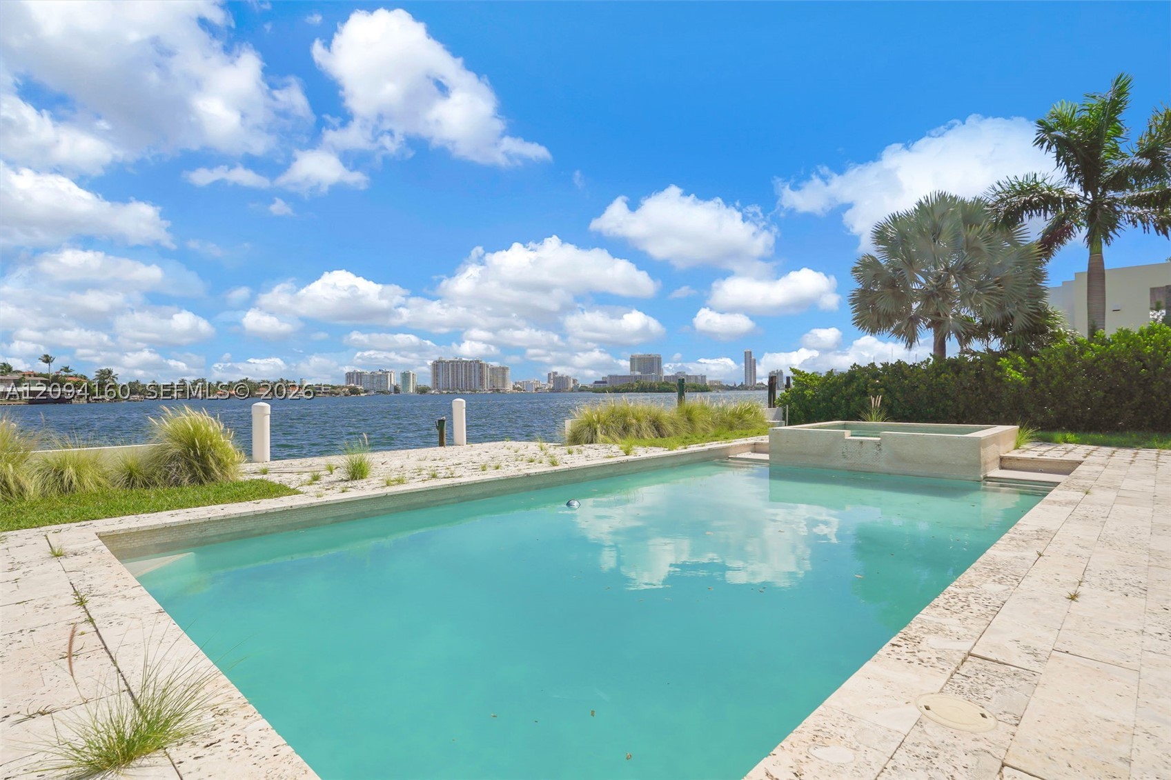 205 N Hibiscus Dr Miami Beach, FL 33139
