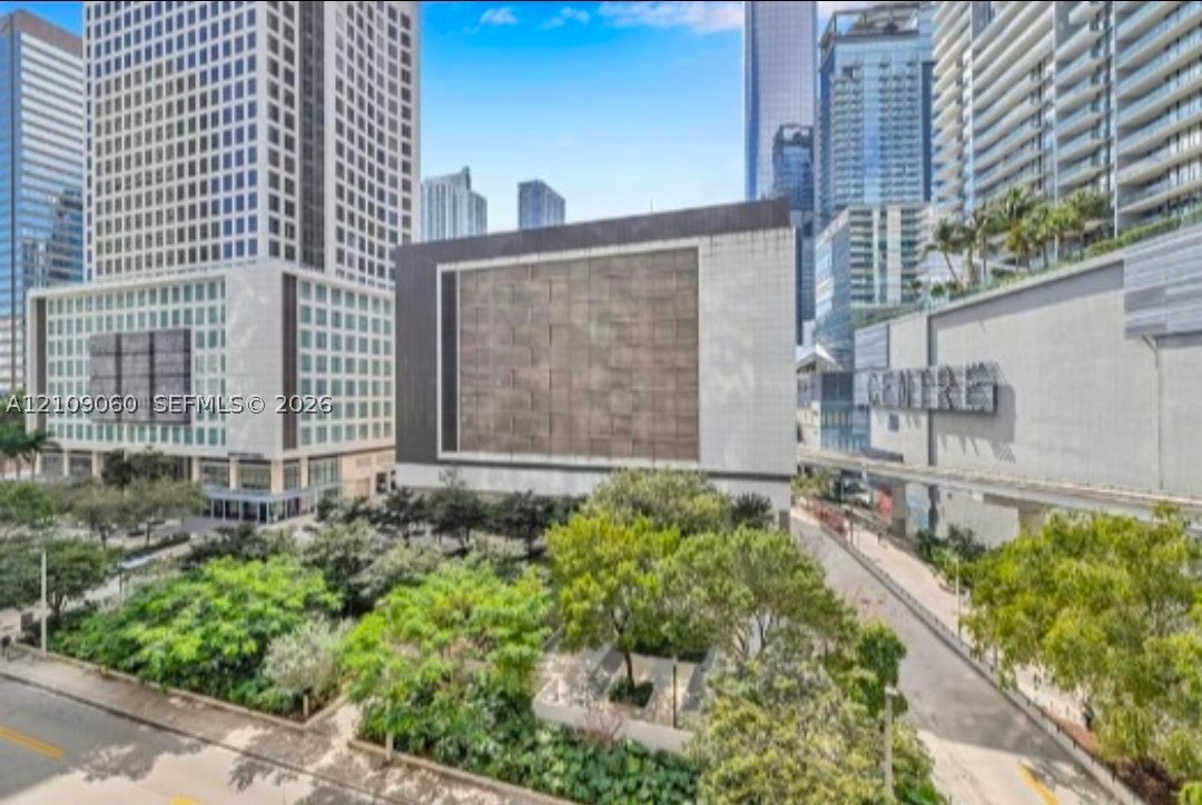 31 SE 6th St #805 Miami, FL 33131