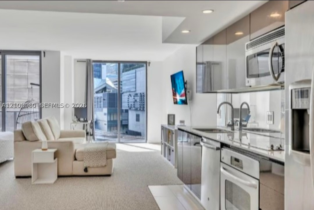 31 SE 6th St #805 Miami, FL 33131