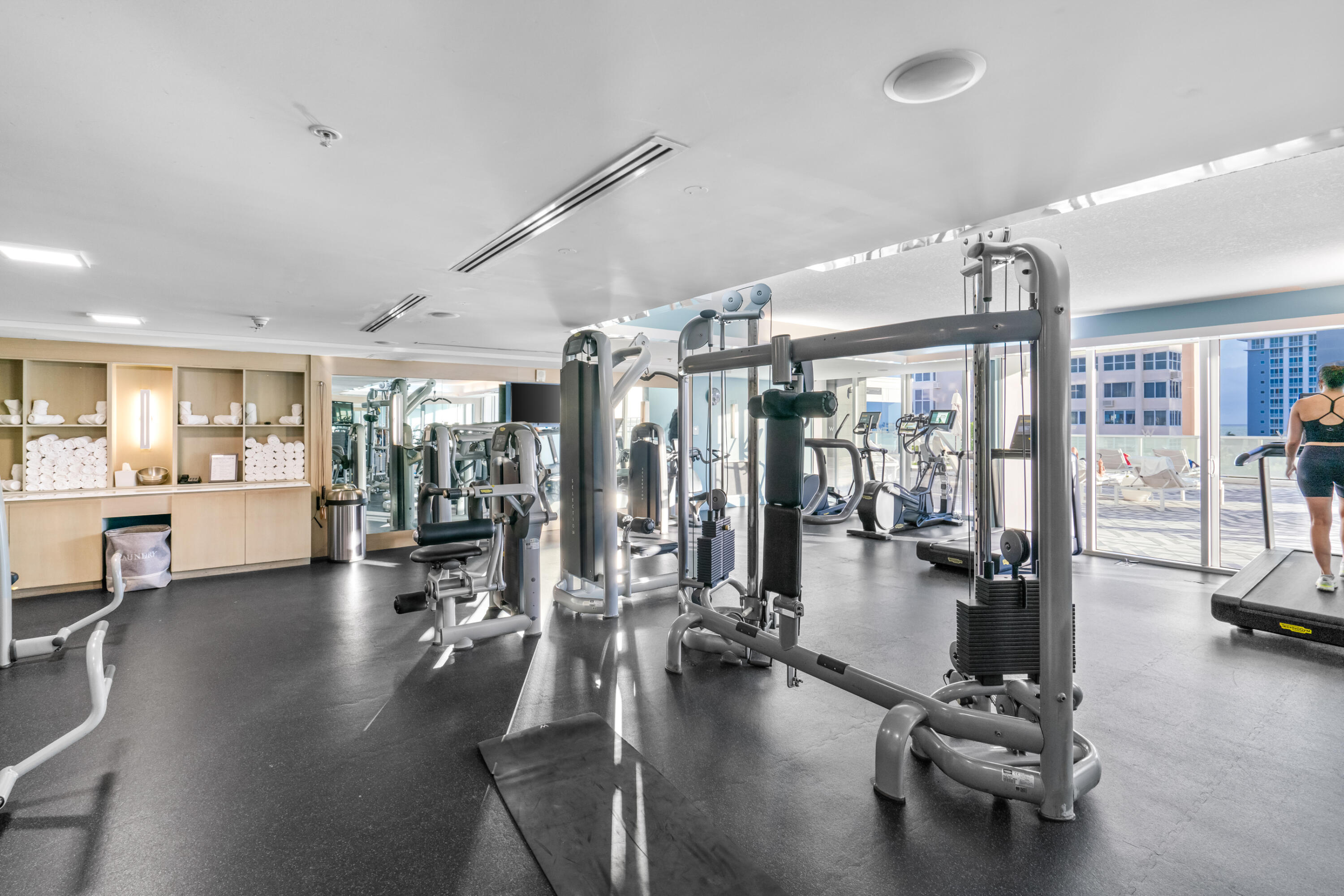 3101 Bayshore #2105 Fort Lauderdale, FL 33304